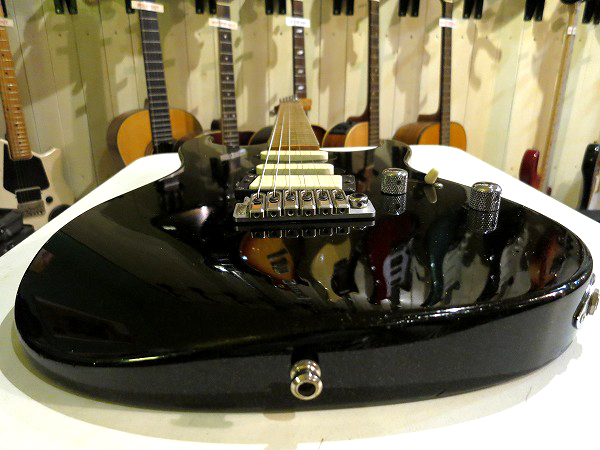MOON Custom Guitars ST with Bartolini PU SSHレイアウト